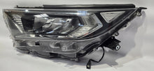 Laden Sie das Bild in den Galerie-Viewer, Frontscheinwerfer Toyota V LED Links Scheinwerfer Headlight SCH7424405655zq