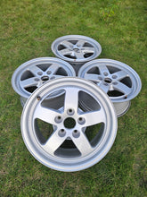 Laden Sie das Bild in den Galerie-Viewer, 4x Alufelge 16 Zoll 7.0" 5x112 35ET Glanz Silber 8W0601025 Audi A4 B9 Rim Wheel FEL8331477390ju