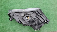 Laden Sie das Bild in den Galerie-Viewer, Frontscheinwerfer Skoda Superb III 3V1941015A Xenon Links Scheinwerfer Headlight