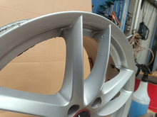 Laden Sie das Bild in den Galerie-Viewer, 1x Alufelge 17 Zoll 7.0" 5x114.3 49ET Matt Silber KBA46325 46R7705 Rim Wheel FEL3393416831xq