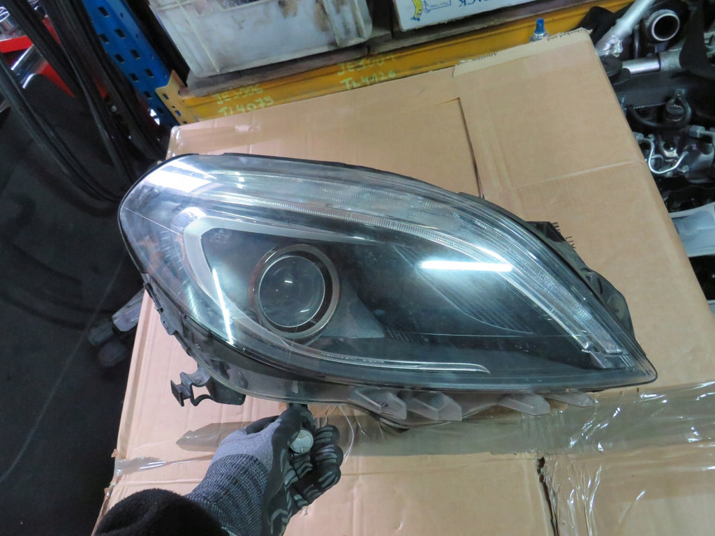 Frontscheinwerfer Mercedes-Benz W246 A2468207261 Rechts Scheinwerfer Headlight