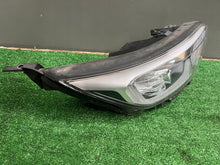 Laden Sie das Bild in den Galerie-Viewer, Frontscheinwerfer Kia Rio IV Stonic 92102-H8 85122000 LED Rechts Headlight SCH2131385234db