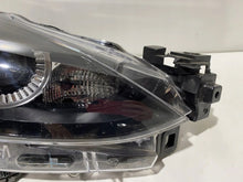 Laden Sie das Bild in den Galerie-Viewer, Frontscheinwerfer Mazda 2 Dl Dj D43N51030 LED Rechts Scheinwerfer Headlight