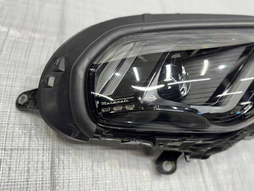 Frontscheinwerfer Maserati I 06701588610 Rechts Scheinwerfer Headlight SCH5321871113ya