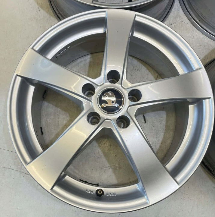 4x Alufelge 17 Zoll 7.5" 5x112 35ET Glanz Silber Rim Wheel FEL5395341037ur