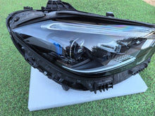 Laden Sie das Bild in den Galerie-Viewer, Frontscheinwerfer Mercedes-Benz W206 A2069063003 Full LED Rechts Headlight SCH1804205701wn