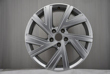 Load image into Gallery viewer, 1x Alufelge 18 Zoll 7.5" 5x112 51ET Glanz Silber 5H0601025M VW Golf Viii FEL8647986586zw