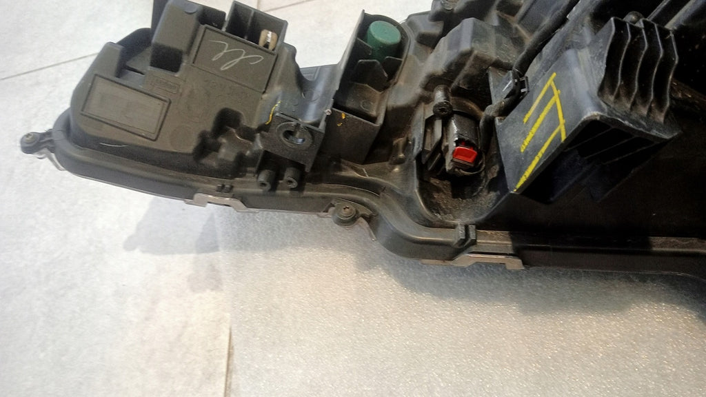 Frontscheinwerfer Suzuki Swace Corolla 81110-02S60 LED Rechts Headlight