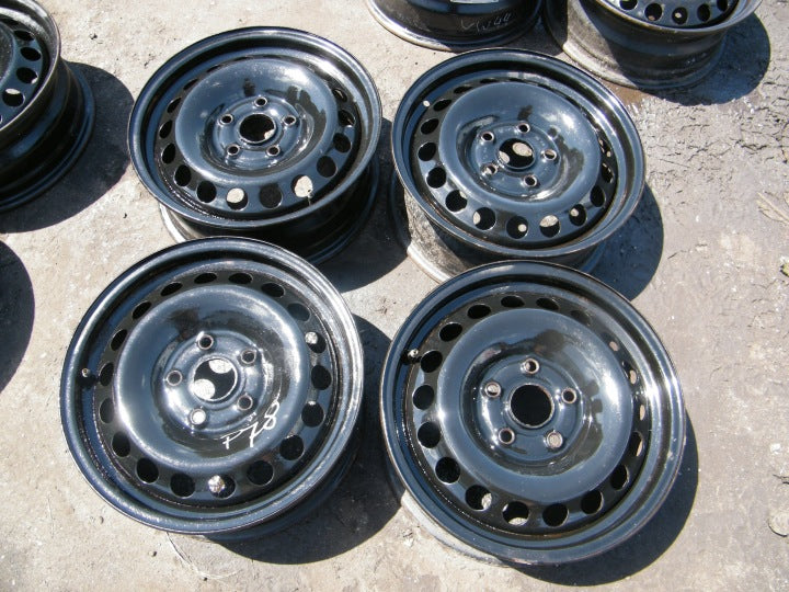 4x Alufelge 15 Zoll 6.0" 5x112 47ET Silber VW Caddy V Golf III Jetta VI Touran FEL6907765148xw