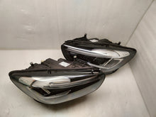 Laden Sie das Bild in den Galerie-Viewer, Frontscheinwerfer Mercedes-Benz W247 A2479060904 A2479061004 LED Ein Satz SCH3032972978is