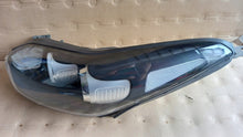 Load image into Gallery viewer, Frontscheinwerfer Kia Sportage IV 92101-F1110 Xenon Links Scheinwerfer Headlight SCH7870131156nw
