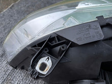 Laden Sie das Bild in den Galerie-Viewer, Frontscheinwerfer Mercedes-Benz W245 A1698207861 1975106000301247202 Rechts SCH1266085296xt