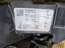 Laden Sie das Bild in den Galerie-Viewer, Frontscheinwerfer Tesla Model 3 1110796-00-D Ein Stück (Rechts oder Links)