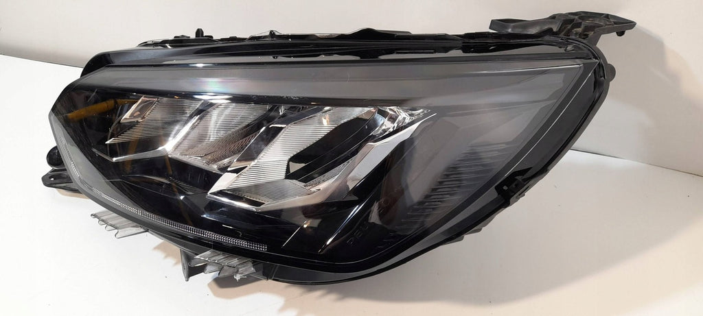 Frontscheinwerfer Peugeot 2008 II E219048 Ein Stück (Rechts oder Links)