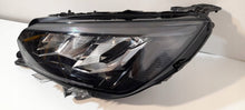 Laden Sie das Bild in den Galerie-Viewer, Frontscheinwerfer Peugeot 2008 II E219048 Ein Stück (Rechts oder Links)