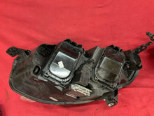 Laden Sie das Bild in den Galerie-Viewer, Frontscheinwerfer Opel Zafira Vivaro 9832836480 9832837680 Xenon Ein Satz