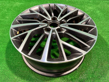 Load image into Gallery viewer, 1x Alufelge 18 Zoll 7.0&quot; 5x114.3 51ET 52910-D7320 Hyundai Tucson Rim Wheel