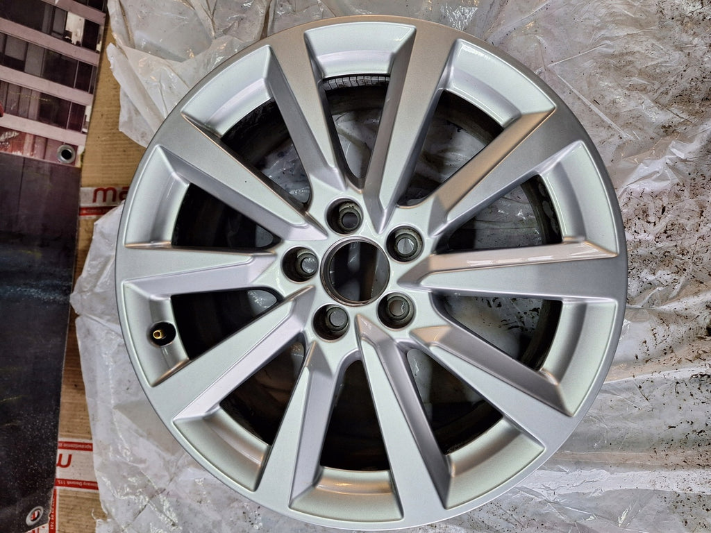 1x Alufelge 16 Zoll 6.5" 5x100 40ET Glanz Silber 82A601025 Audi A1 Rim Wheel