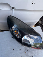 Laden Sie das Bild in den Galerie-Viewer, Frontscheinwerfer Dacia Sandero 260104793R Rechts Scheinwerfer Headlight
