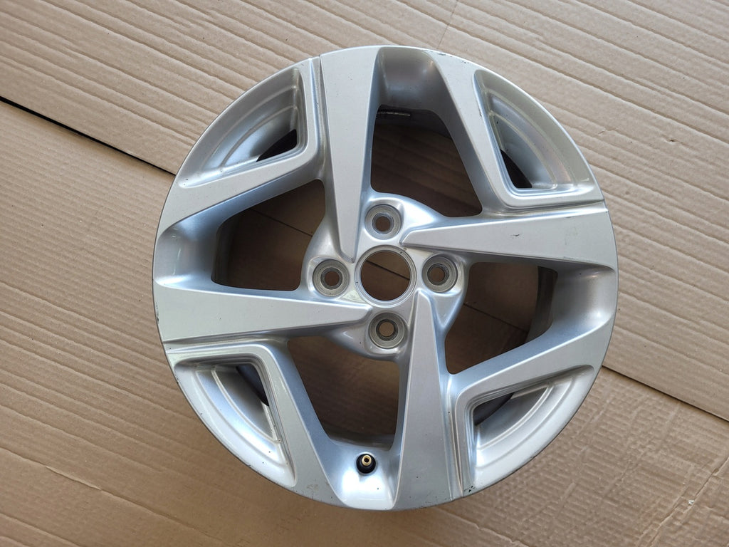 1x Alufelge 15 Zoll 6.0" 4x100 48ET Glanz Silber 52910-K7100 Hyundai I10 I20