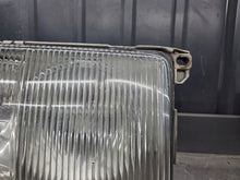 Laden Sie das Bild in den Galerie-Viewer, Frontscheinwerfer Mercedes-Benz W123 1305235051R Rechts Scheinwerfer Headlight SCH3438759379zj