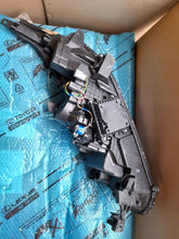 Laden Sie das Bild in den Galerie-Viewer, Frontscheinwerfer Mitsubishi Eclipse Cross I RKC2649 Rechts Headlight