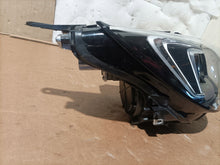 Laden Sie das Bild in den Galerie-Viewer, Frontscheinwerfer Opel Crossland X 462161423 LED Ein Stück (Rechts oder Links) SCH6005862447hr