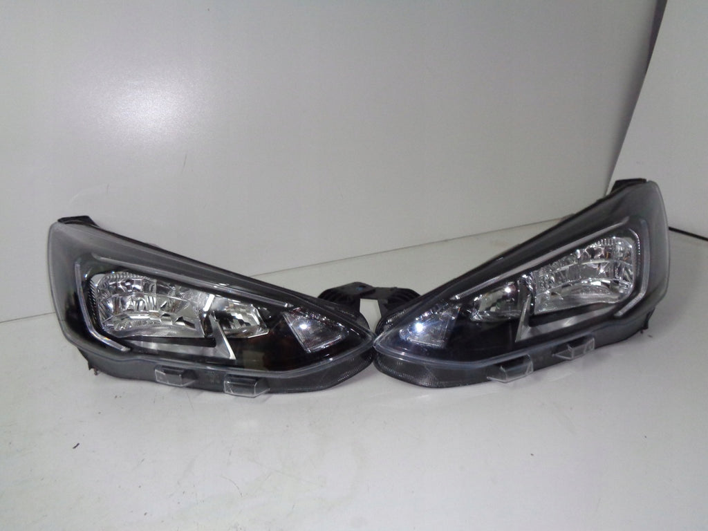 Frontscheinwerfer Ford Focus MX7B-13E015-CC LED Ein Stück (Rechts oder Links)