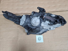 Laden Sie das Bild in den Galerie-Viewer, Frontscheinwerfer Toyota Avensis Links Scheinwerfer Headlight SCH6399616306ph
