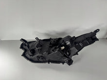 Laden Sie das Bild in den Galerie-Viewer, Frontscheinwerfer Toyota Yaris 457888900 Rechts Scheinwerfer Headlight SCH1045846983fj