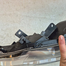 Laden Sie das Bild in den Galerie-Viewer, Frontscheinwerfer Mitsubishi Space Star Ein Stück (Rechts oder Links) Headlight