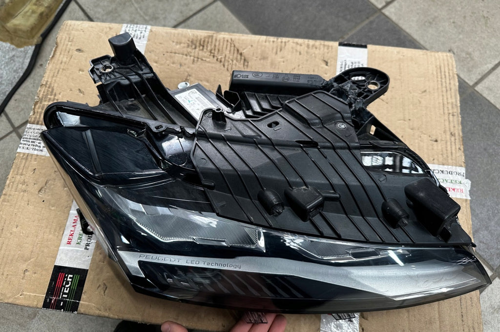 Frontscheinwerfer Peugeot 308 III 98516735 LED Rechts Scheinwerfer Headlight SCH9863858381pv
