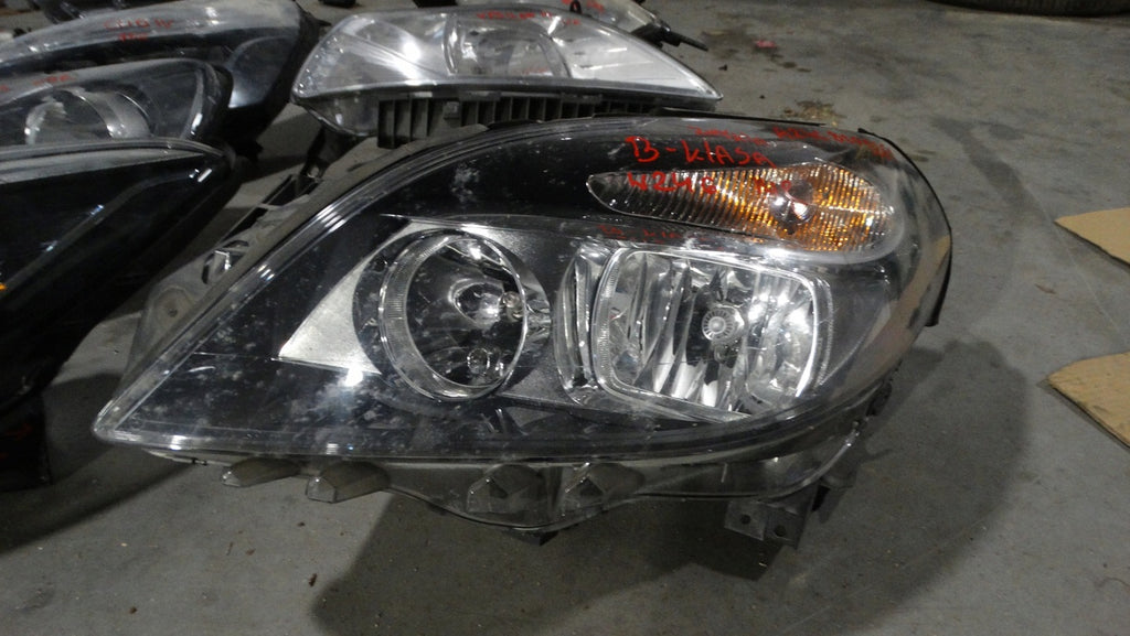 Frontscheinwerfer Mercedes-Benz W246 A2468200261 Links Scheinwerfer Headlight