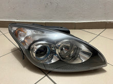 Load image into Gallery viewer, Frontscheinwerfer Hyundai I30 Octavia I 92102-2R Rechts Scheinwerfer Headlight