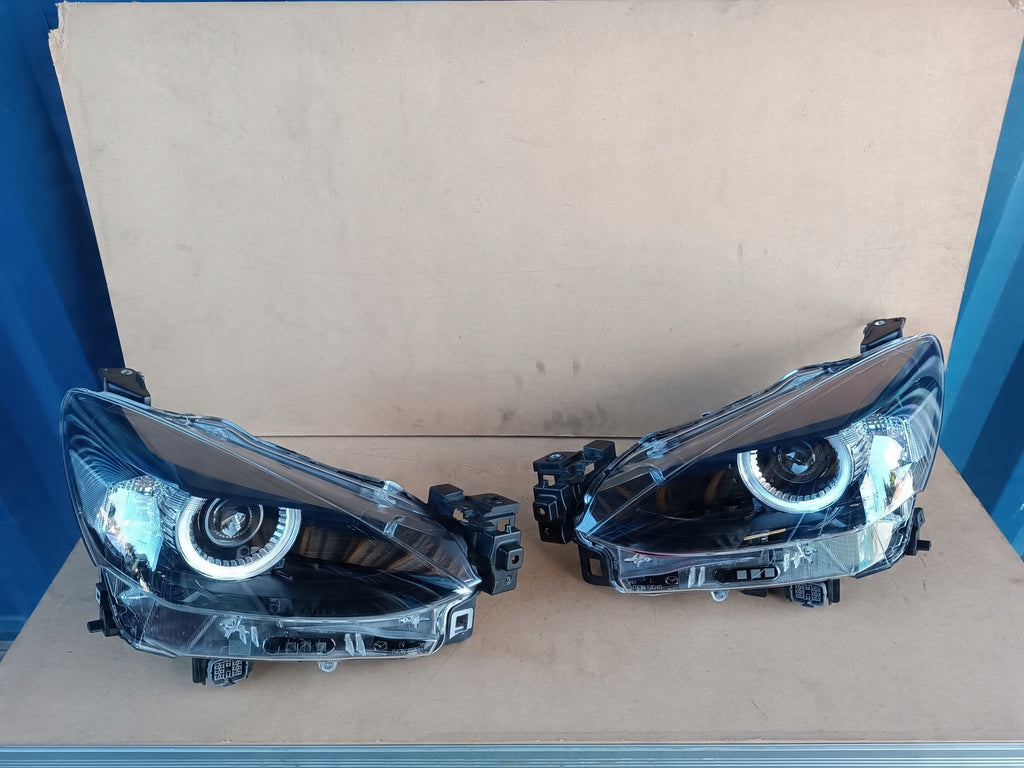 Frontscheinwerfer Mazda 2 D43N-51040 D43N-51030 Full LED Rechts oder Links
