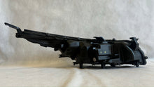 Laden Sie das Bild in den Galerie-Viewer, Frontscheinwerfer Toyota Prius Links Scheinwerfer Headlight SCH1095901000vh