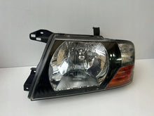 Laden Sie das Bild in den Galerie-Viewer, Frontscheinwerfer Mitsubishi Pajero MCJ16104 Links Scheinwerfer Headlight