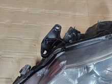 Laden Sie das Bild in den Galerie-Viewer, Frontscheinwerfer Toyota Avensis Links Scheinwerfer Headlight SCH3254070771uk