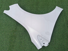 Laden Sie das Bild in den Galerie-Viewer, Kotflügel Mercedes-Benz W247 X247 A2478811000 Vorne Rechts Schwarz