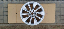 Laden Sie das Bild in den Galerie-Viewer, 1x Alufelge 18 Zoll 7.5" 5x112 48ET Glanz Silber 5E3601025K Skoda Rim Wheel FEL1840111509lp