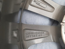 Load image into Gallery viewer, 1x Alufelge 15 Zoll 6.0&quot; 4x100 47ET Silber 52910-C8800 Hyundai Rim Wheel