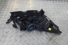 Laden Sie das Bild in den Galerie-Viewer, Frontscheinwerfer Ford Kuga GV41-13W030-GE Ein Stück (Rechts oder Links) SCH6373652670kg