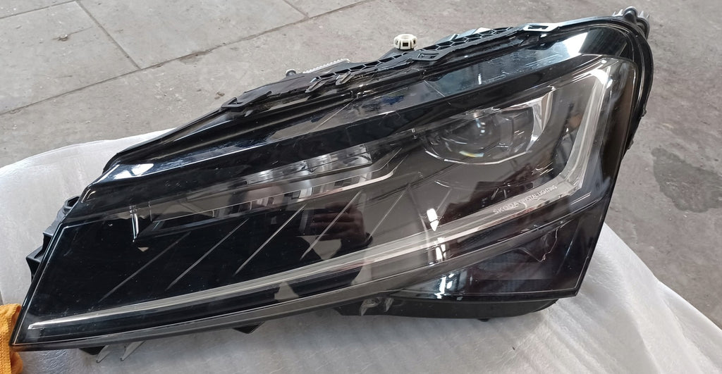 Frontscheinwerfer Skoda Superb III 3V1941015D LED Links Scheinwerfer Headlight