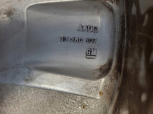 Laden Sie das Bild in den Galerie-Viewer, 1x Alufelge 17 Zoll 7.0&quot; 5x110 35ET 13260607 Opel Astra Zafira Rim Wheel