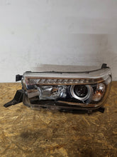 Laden Sie das Bild in den Galerie-Viewer, Frontscheinwerfer Toyota Hilux LED Links Scheinwerfer Headlight SCH3121670510on