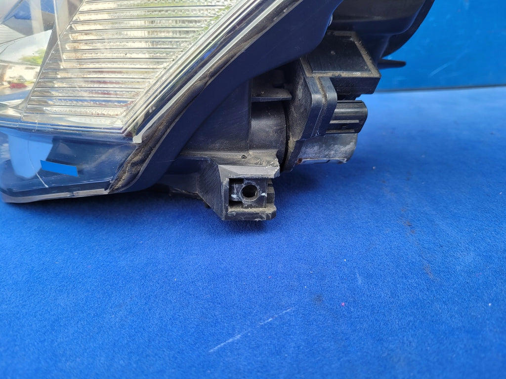 Frontscheinwerfer Toyota Avensis Xenon Links Scheinwerfer Headlight SCH4711126133qt