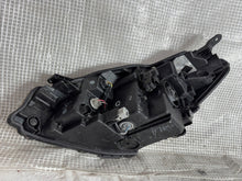 Laden Sie das Bild in den Galerie-Viewer, Frontscheinwerfer Toyota Yaris Rechts Scheinwerfer Headlight