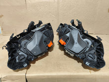 Load image into Gallery viewer, Frontscheinwerfer BMW 3 E91 E93 E92 7162143 Xenon Ein Satz Headlight SCH2102527162tb