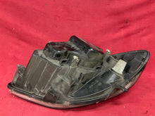 Laden Sie das Bild in den Galerie-Viewer, Frontscheinwerfer Mercedes-Benz Sprinter 906 A9068200961 Xenon Links Headlight