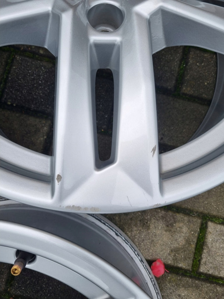 4x Alufelge 17 Zoll 7.0" 5x112 42ET Glanz Silber 8W0601025P Audi Rim Wheel FEL5760313723kn